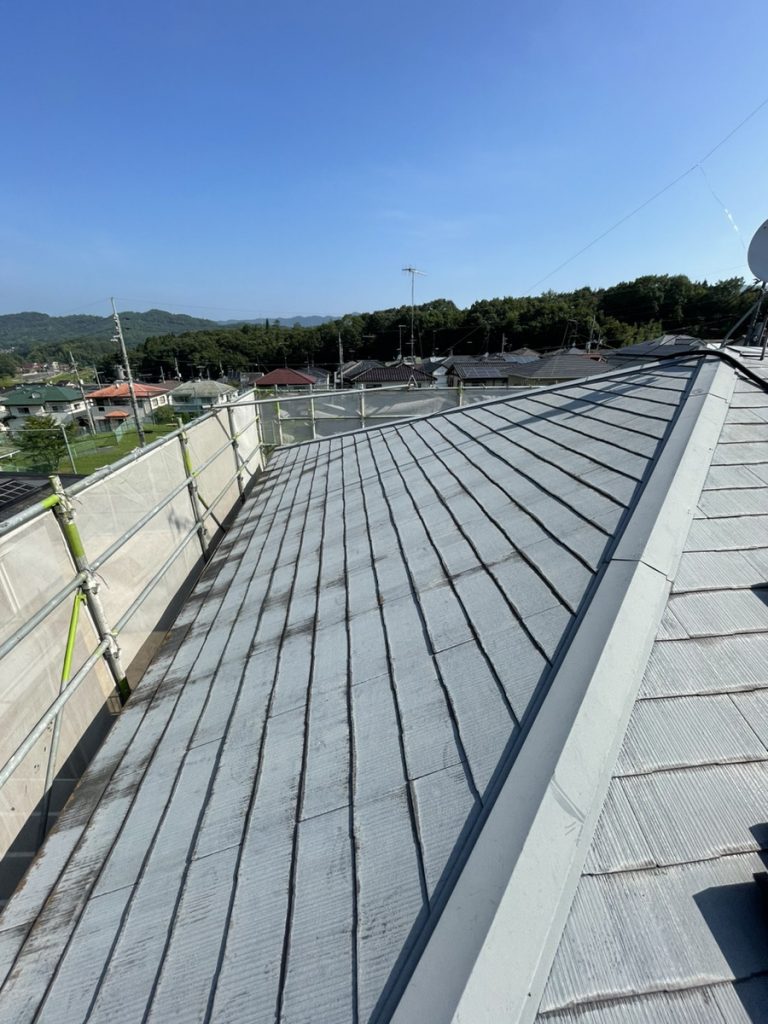 モスグリーンとホワイトのツートンカラーでおしゃれな外観に大変身！／東広島市S様／施工前