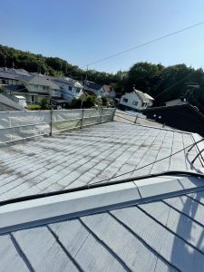 モスグリーンとホワイトのツートンカラーでおしゃれな外観に大変身！／東広島市S様／施工前