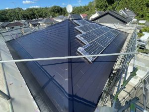 モスグリーンとホワイトのツートンカラーでおしゃれな外観に大変身！／東広島市S様／完成