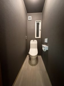 リフレッシュ工事でモダンなトイレ空間に！／完成