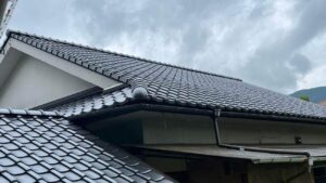 ウルトラ3S瓦スーパーへ葺き替え！美観と災害対策を実現しました／完成