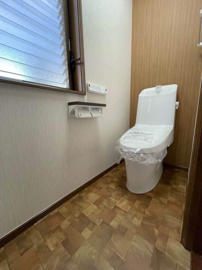 お好みのクロスでトイレをリフォーム
