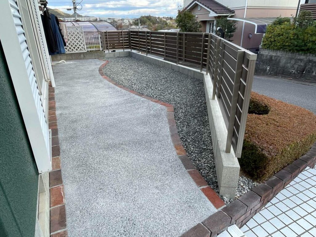 お庭をスッキリさせてプライバシーも確保！