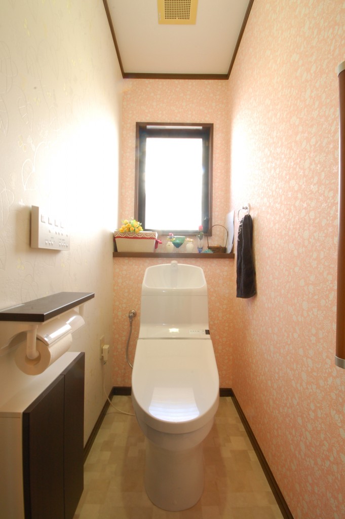 明るく 可愛く トイレリフォーム工事 リフォーム コバーン 東広島市 呉市周辺でリフォームするなら