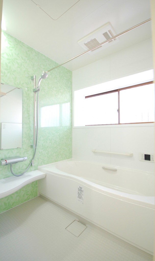 緑のリーフ模様がアクセント♪浴室洗面所トイレリフォーム！！