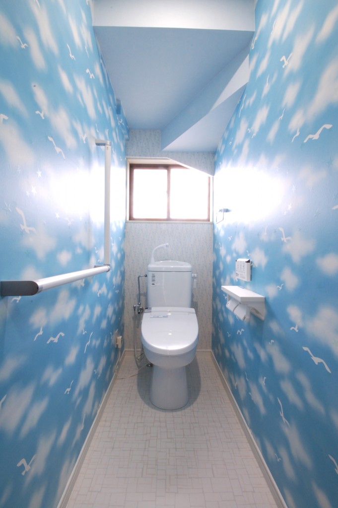 空模様の壁クロス トイレリフォーム工事 リフォーム コバーン 東広島市 呉市周辺でリフォームするなら 空模様の壁クロス トイレリフォーム工事 リフォーム コバーン 東広島市 呉市周辺でリフォームするなら