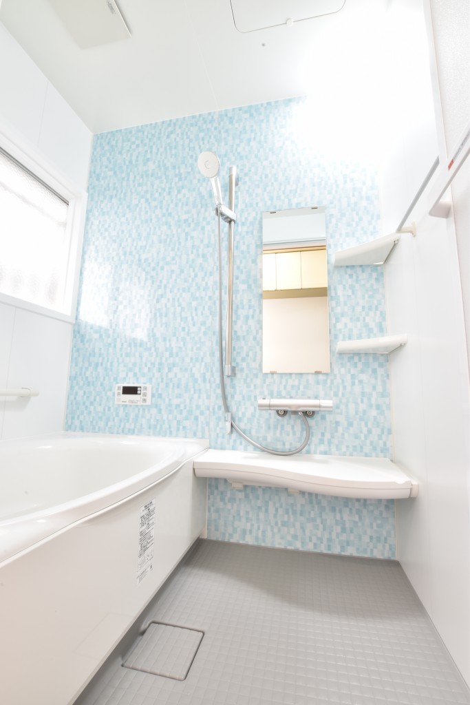 新色のアクセントパネルが爽やかなユニットバス♪浴室リフォーム工事！