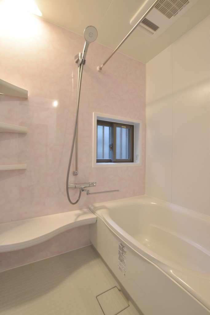 ピンク色のアクセントが可愛いユニットバス！浴室洗面所トイレ工事！