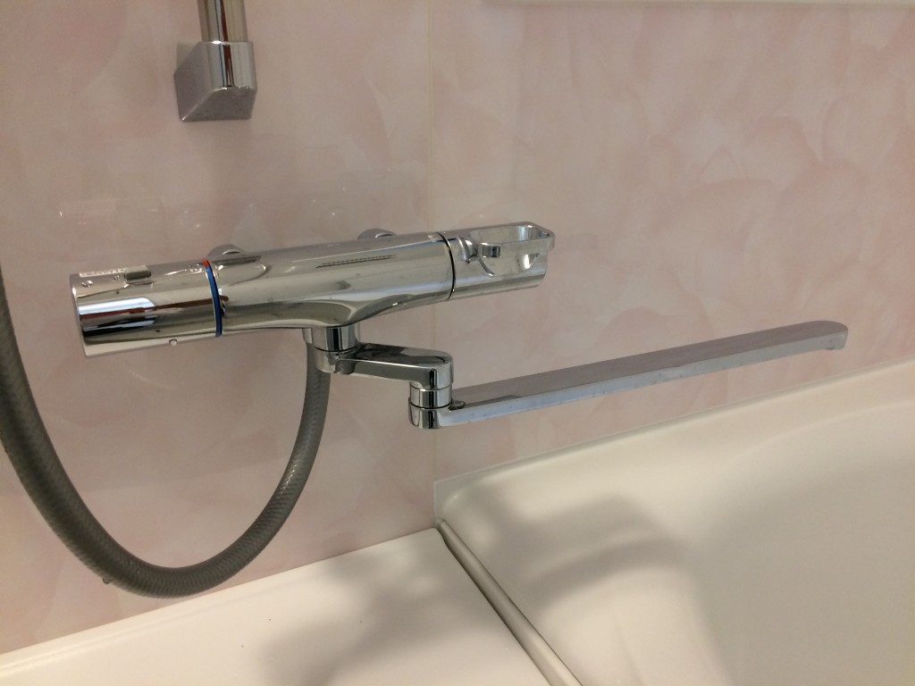 ピンク色のアクセントが可愛いユニットバス 浴室洗面所トイレ工事 リフォーム コバーン 東広島市 呉市周辺でリフォームするなら