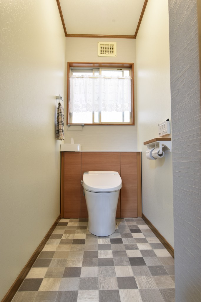 こだわりのトイレで落ち着きの空間を演出 トイレリフォーム工事 リフォーム コバーン 東広島市 呉市周辺でリフォームするなら こだわりのトイレで落ち着きの空間を演出 トイレリフォーム工事 リフォーム コバーン 東広島市 呉市周辺でリフォームするなら