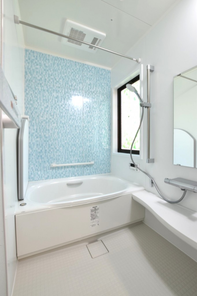 清涼感のあるモザイクアクア柄!浴室洗面所トイレ工事!
