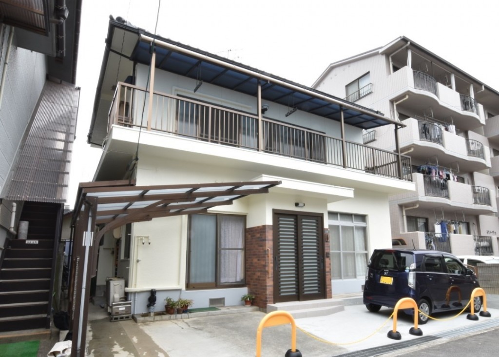 無機フッ素塗料で光沢のある明るい外壁へ!外壁塗装工事&駐車場拡張工事!