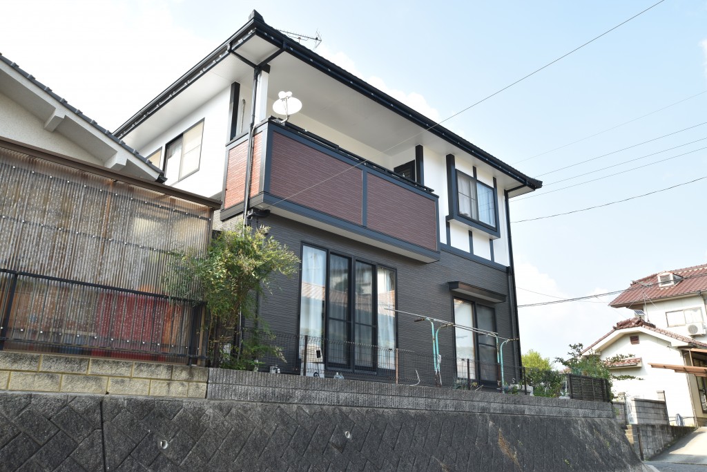 こだわりの塗り分けで美しい外壁に!!外壁・屋根塗装工事♪