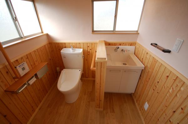 広々自然素材のトイレ リフォーム コバーン 東広島市 呉市周辺でリフォームするなら
