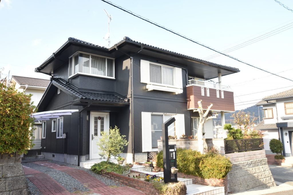 こだわりの塗り分けで大変身♪超低汚染塗料でキレイが長持ち!外壁・屋根塗装工事!!