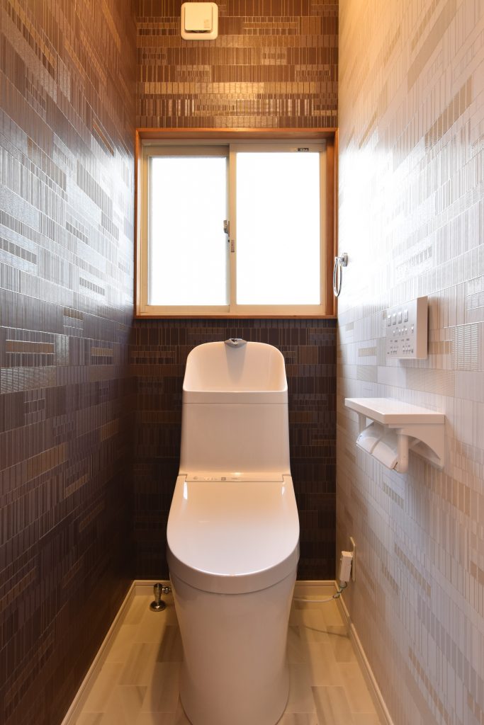 拘りの貼り分けでお洒落に!トイレ取替工事!