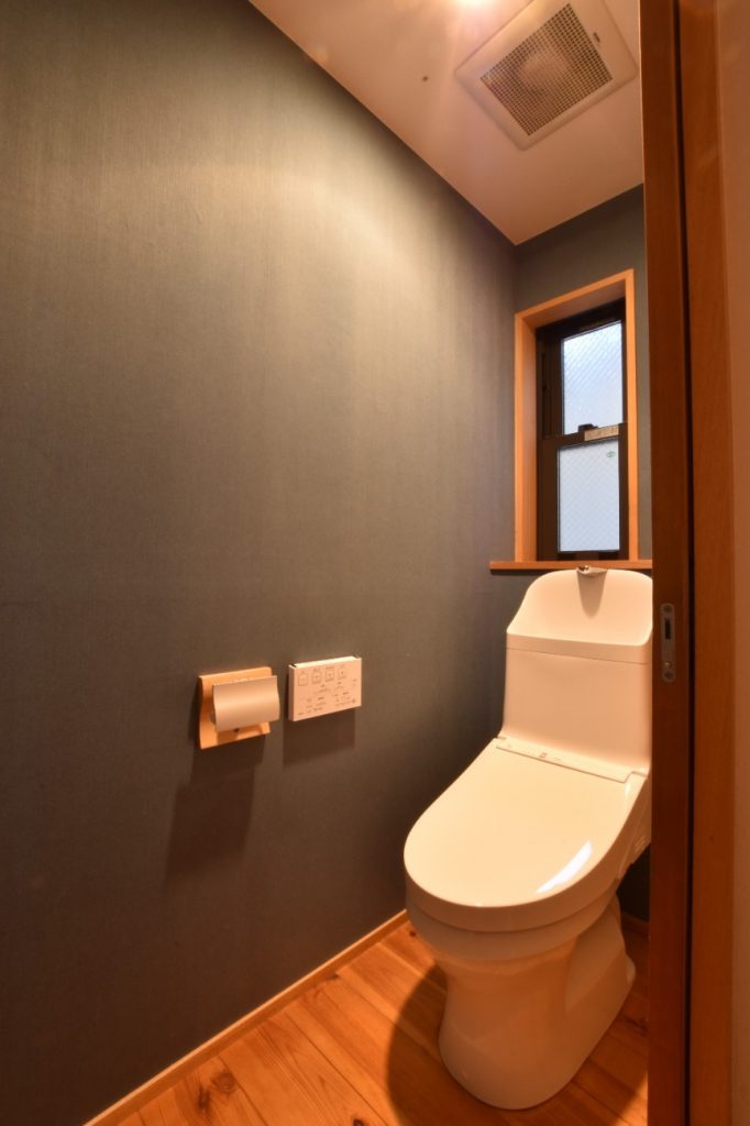 ウォシュレット一体型のスッキリとしたデザイン!トイレ取り替え工事!