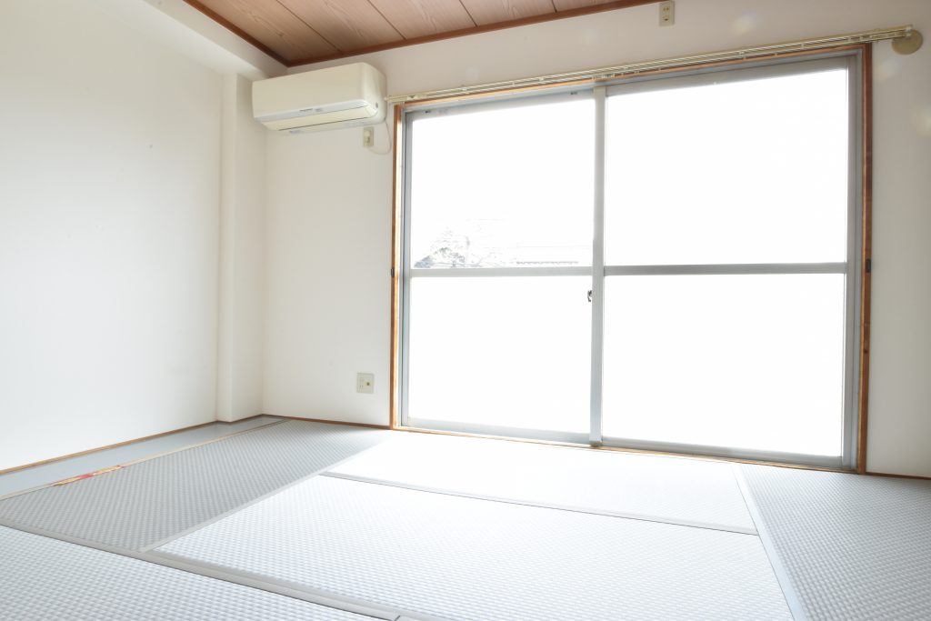 昔ながらの畳と襖を新しくモダンなものへ!! アパート内装リフォーム!!