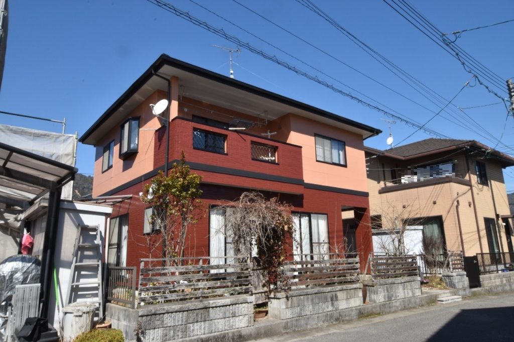 「伸びる塗料」で建物への水漏れを防ぐ!屋根外壁塗装工事!