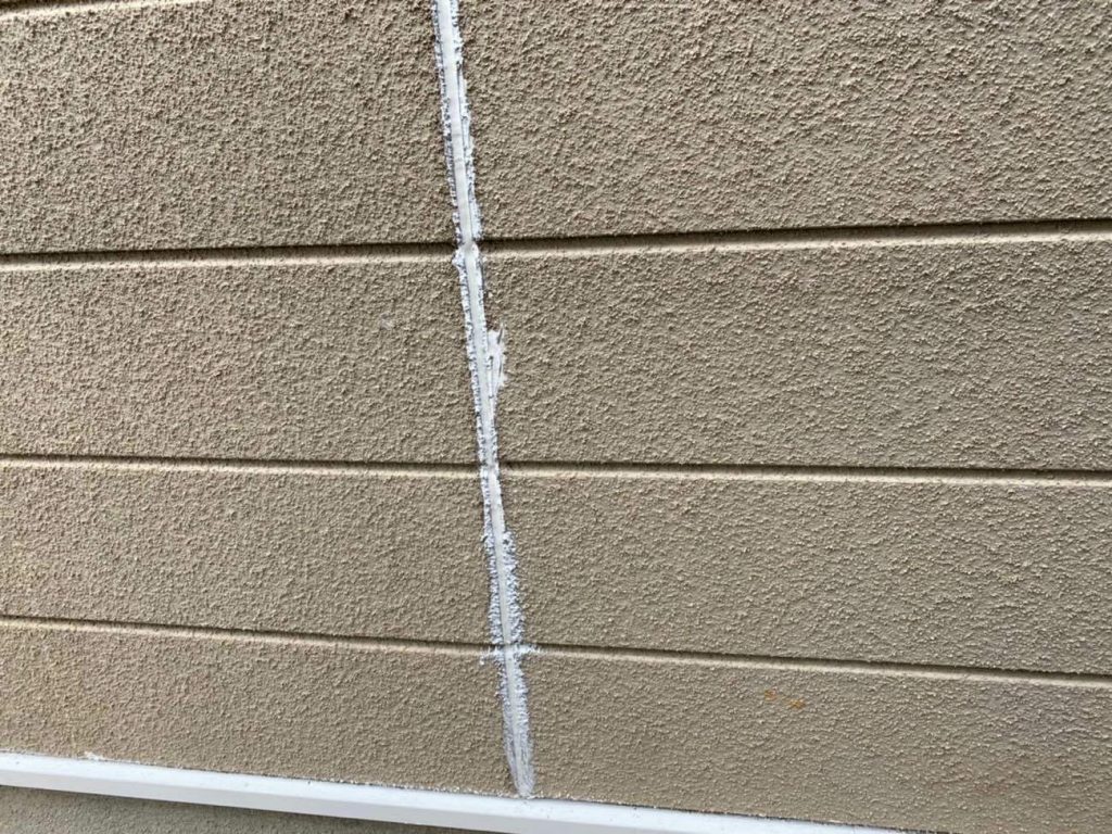 ブラウンの外壁にバルコニーのホワイトがアクセント！屋根外壁塗装工事・バルコニー防水工事！