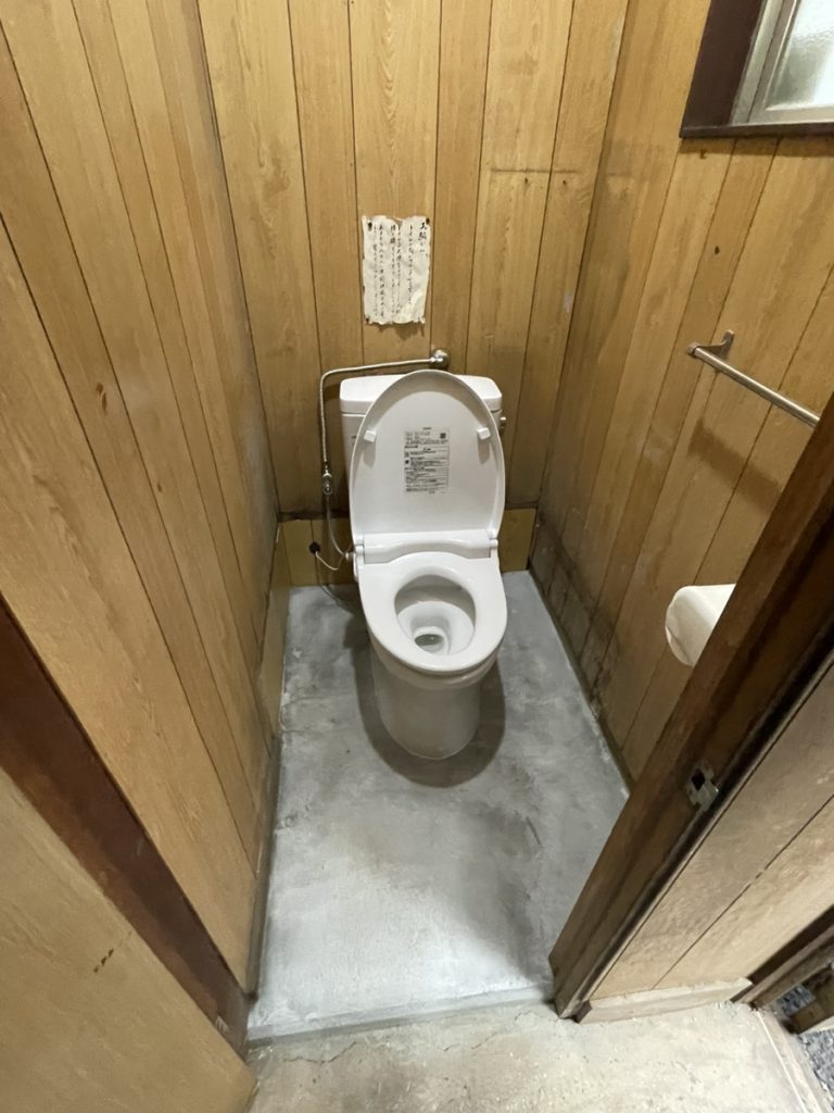 和式便器から洋式便器へ交換工事!お掃除も楽々!快適なトイレへ!