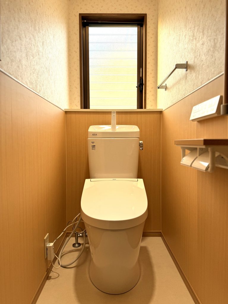 キッチンパネルでトイレお掃除ラクラク！清掃面重視のトイレリフォーム